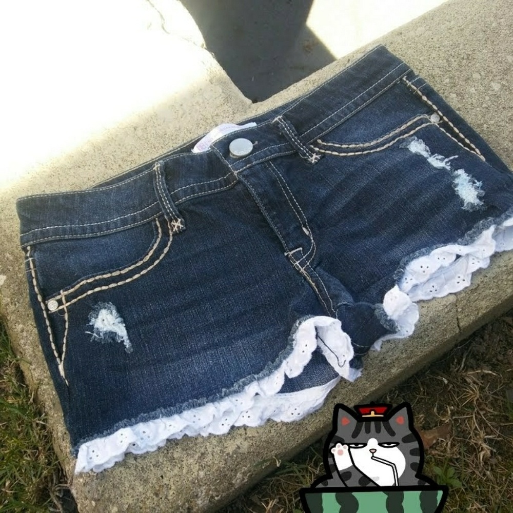 ✨Price Drop✨Lace bottom jean shorts